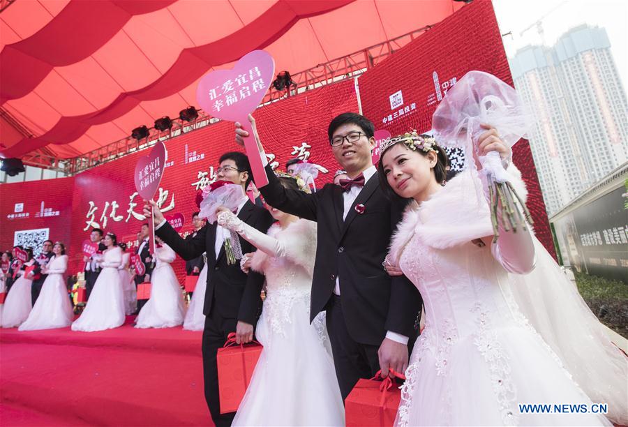 CHINA-HUBEI-GROUP WEDDING (CN)