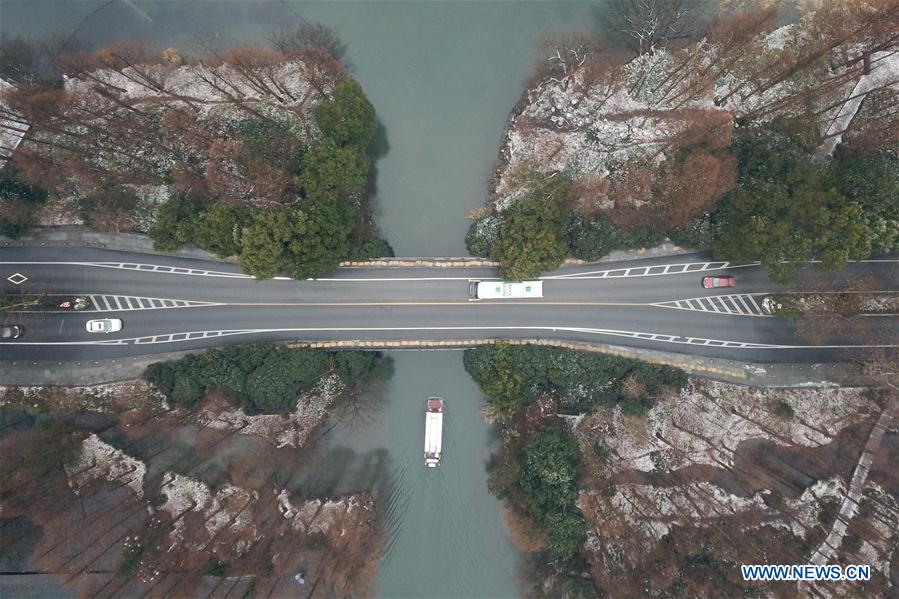 CHINA-ZHEJIANG-HANGZHOU-SNOWFALL (CN)