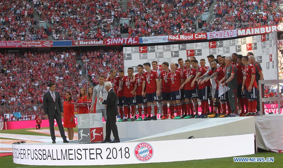 (SP)GERMANY-MUNICH-SOCCER-BUNDESLIGA-BAYERN MUNICH-AWARDING CEREMONY