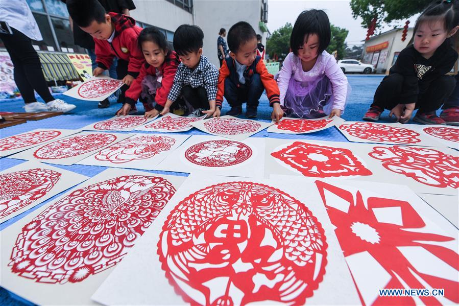 CHINA-ZHEJIANG-CHINESE PAPER CUTTING-CHARITY BAZAAR(CN)