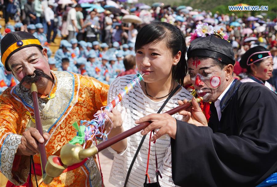 CHINA-SHAANXI-WAIST DRUM PERFORMANCE (CN)