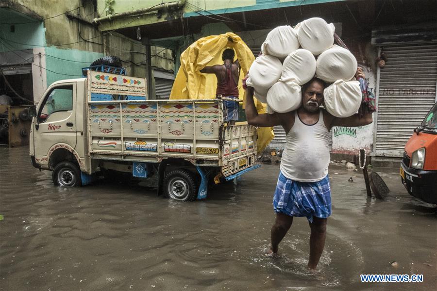 INDIA-KOLKATA-HEAVY RAIN