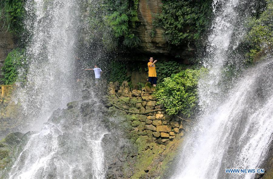 #CHINA-HUNAN-WATERFALL-LEISURE (CN)