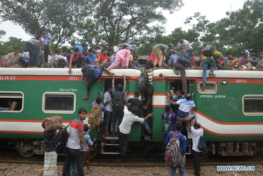 BANGLADESH-DHAKA-EID AL-ADHA-HOLIDAYMAKERS