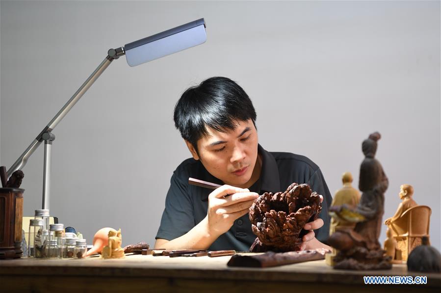 CHINA-FUJIAN-PUTIAN-WOOD CARVING (CN)