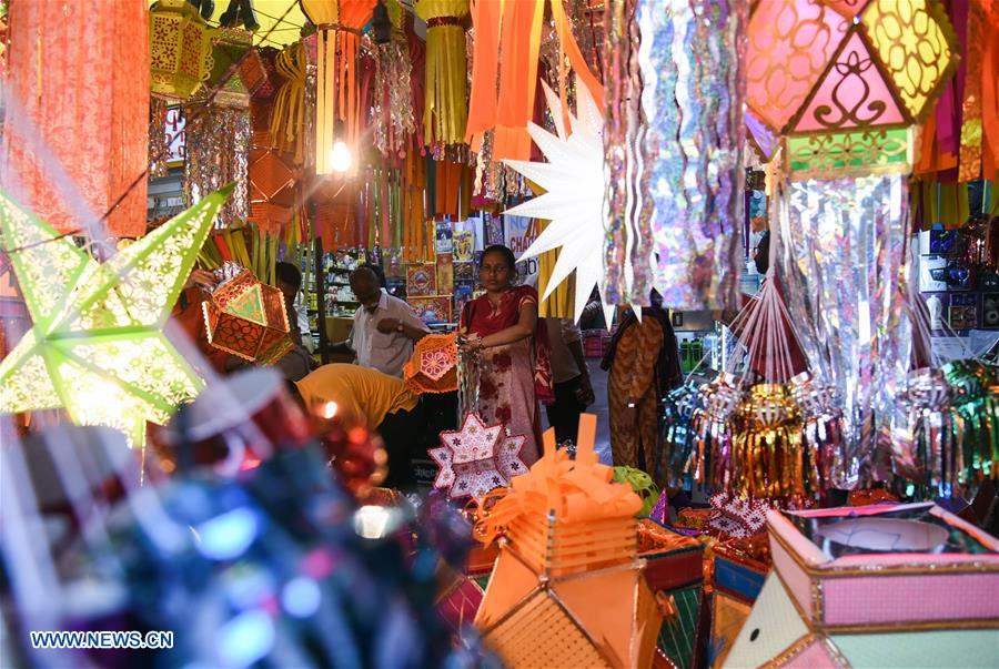 INDIA-MUMBAI-DIWALI FESTIVAL-LIGHTS