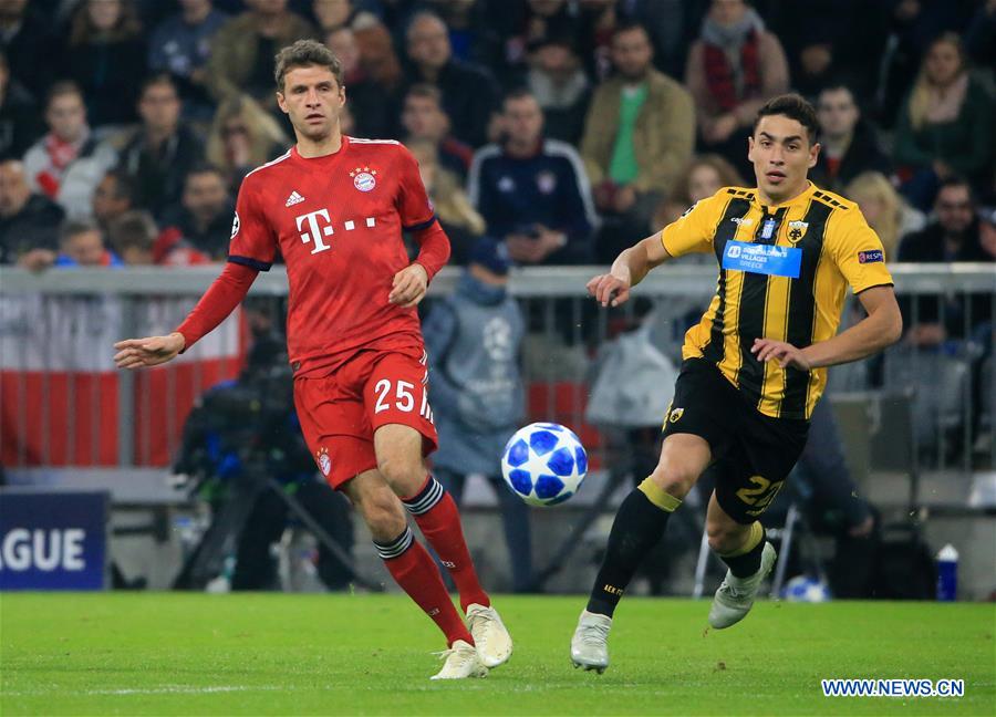 (SP)GERMANY-MUNICH-SOCCER-UEFA CHAMPIONS LEAGUE-BAYERN MUNICH VS AEK ATHENS