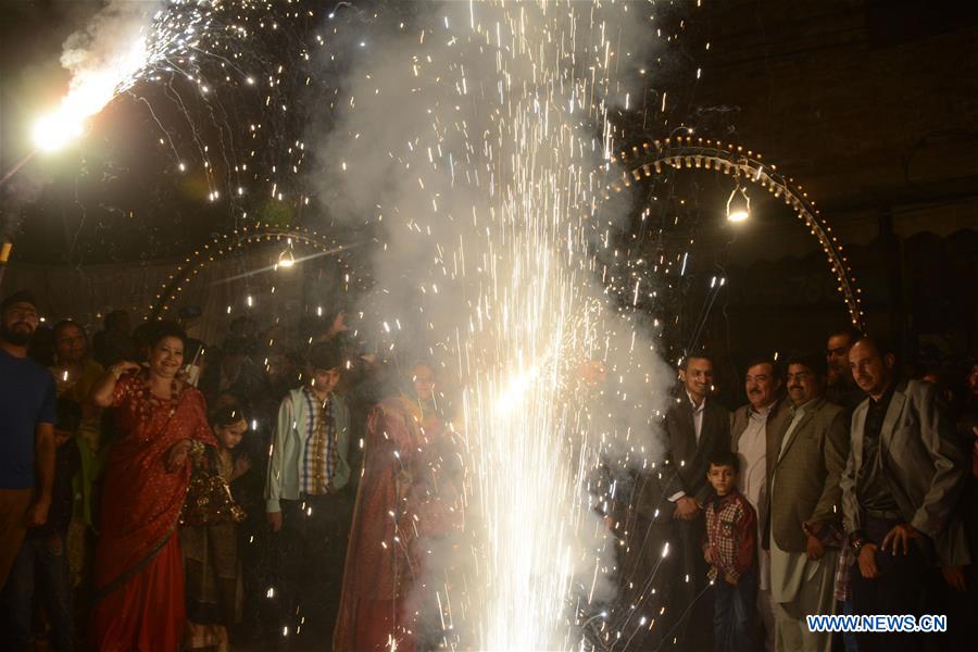 PAKISTAN-LAHORE-DIWALI-CELEBRATION