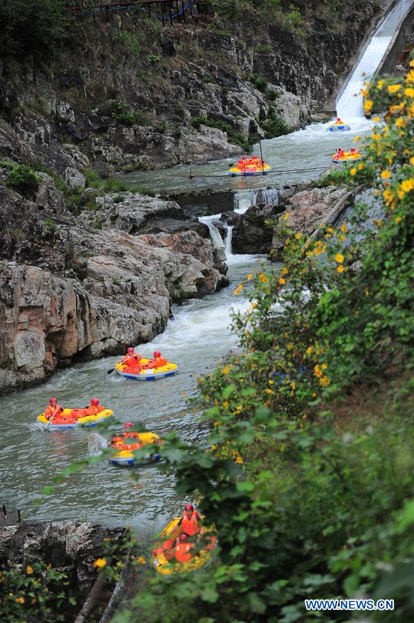 #CHINA-HAINAN-RAFTING-TOURISM (CN)