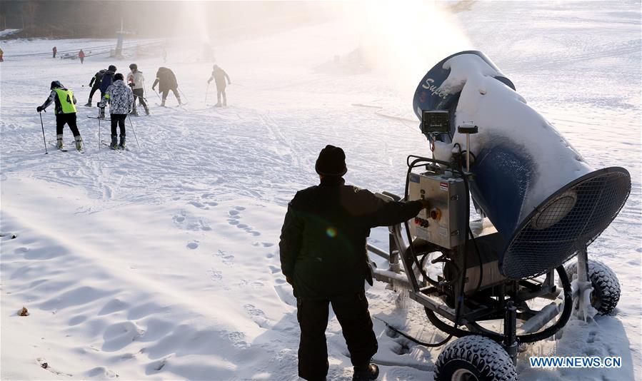 CHINA-HEBEI-SKI FIELD-SNOW MAKER (CN)