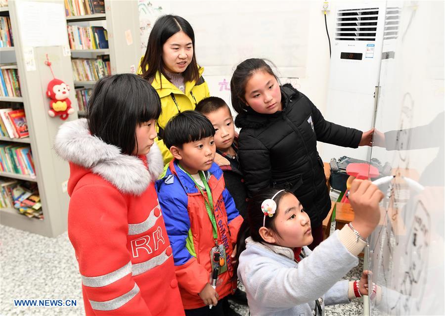 CHINA-SHAANXI-XI'AN-URBAN VILLAGE-CHILDREN-LIBRARY (CN)