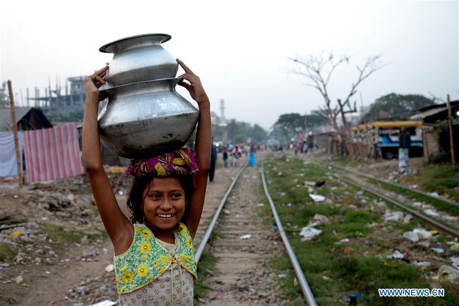 BANGLADESH-DHAKA-RAILWAY-DAILY LIFE