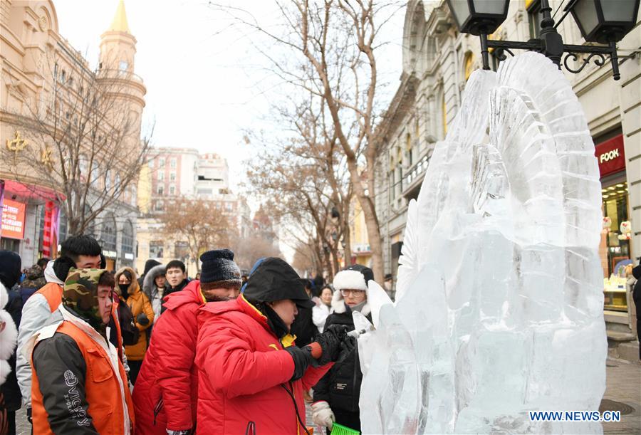 CHINA-HARBIN-NEW YEAR HOLIDAY-ICE SCULPTURE (CN)