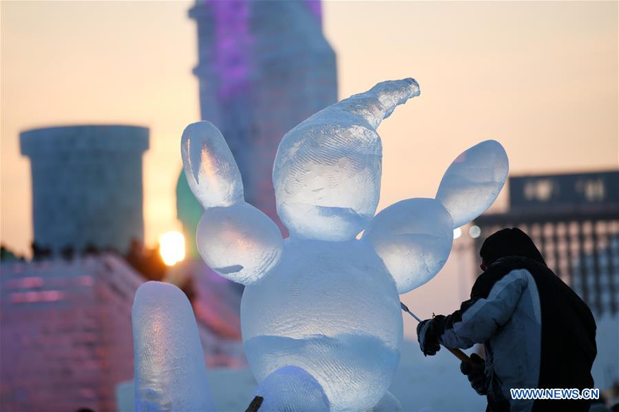 CHINA-HEILONGJIANG-HARBIN-ICE SCULPTURE COMPETITION (CN)