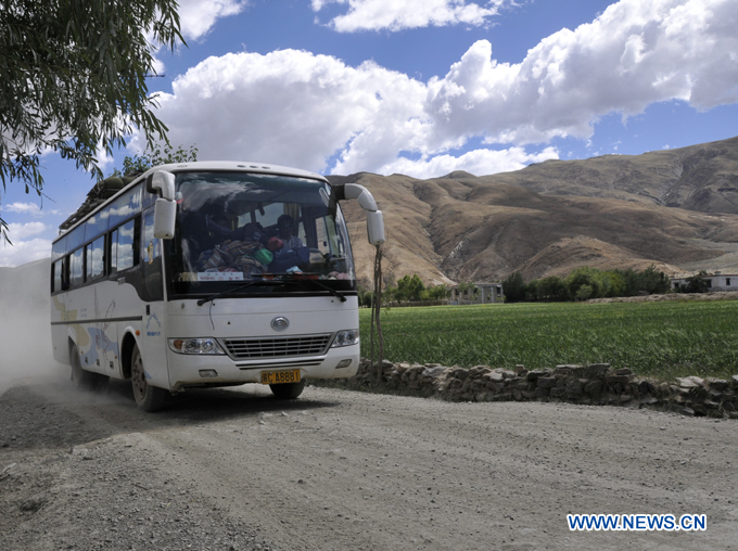 CHINA-TIBET-RURAL ROADS-BUILDING (CN)