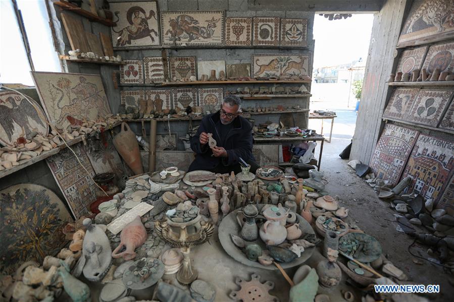 MIDEAST-GAZA-ARCHEOLOGIST