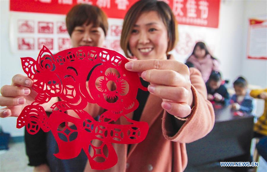 CHINA-YONGQING-PAPERCUTTING-SPRING FESTIVAL (CN)