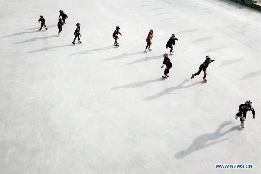 (SP)CHINA-BEIJING-YANQING-PRIMARY SCHOOL STUDENTS-SKATING(CN)