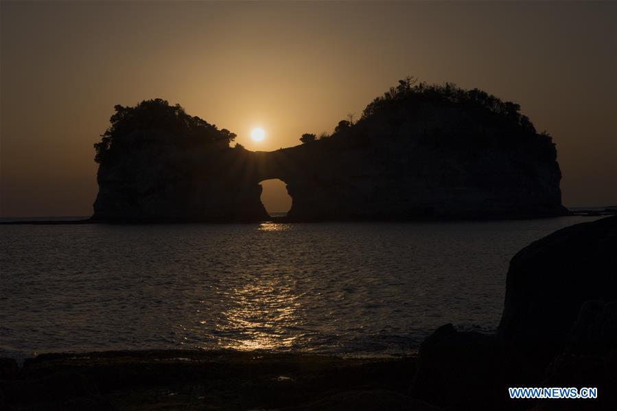 JAPAN-WAKAYAMA-ENGETSU ISLAND-SUNSET