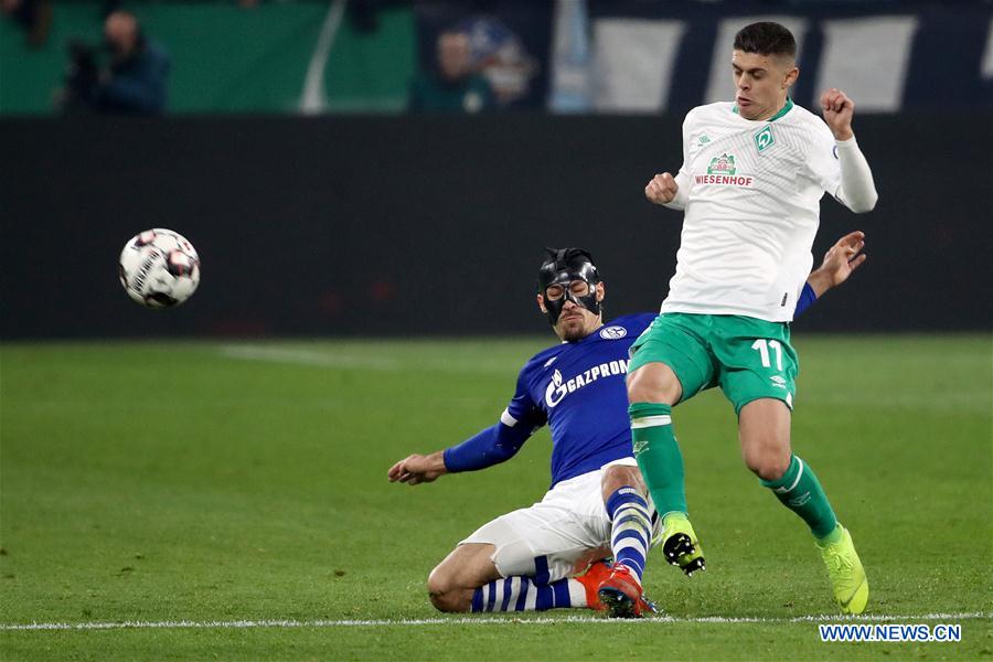 (SP)GERMANY-GELSENKIRCHEN-SOCCER-GERMAN CUP-QUARTERFINAL-SCHALKE 04 VS WERDER BREMEN