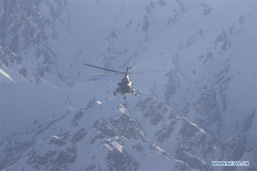 CHINA-XINJIANG-AVALANCHES-RESCUE (CN)