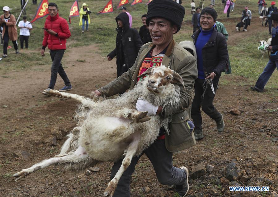 CHINA-SICHUAN-SHEEPSHEARING-FESTIVAL (CN)