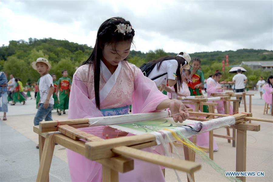 CHINA-GANSU-FOLK CUSTOM-YOUNG LADIES' FESTIVAL (CN)