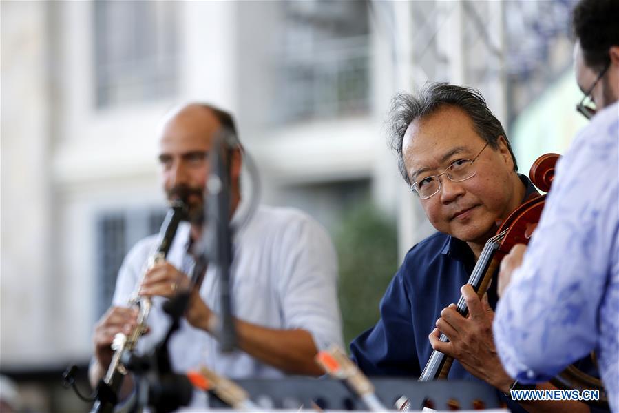 LEBANON-BEIRUT-YO-YO MA-STREET CONCERT