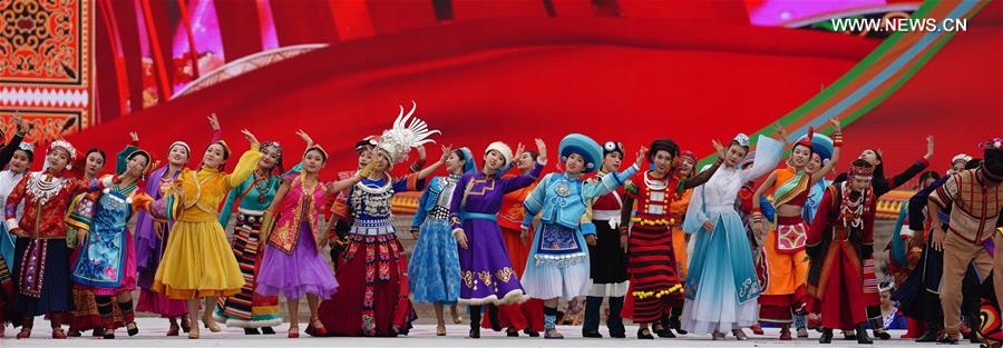 (SP)CHINA-ZHENGZHOU-NATIONAL TRADITIONAL GAMES OF ETHNIC MINORITIES-PERFORMANCE GALA