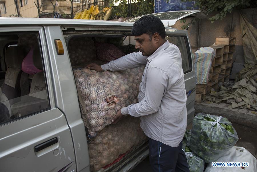 INDIA-NEW DELHI-ONION PRICES-INCREASE