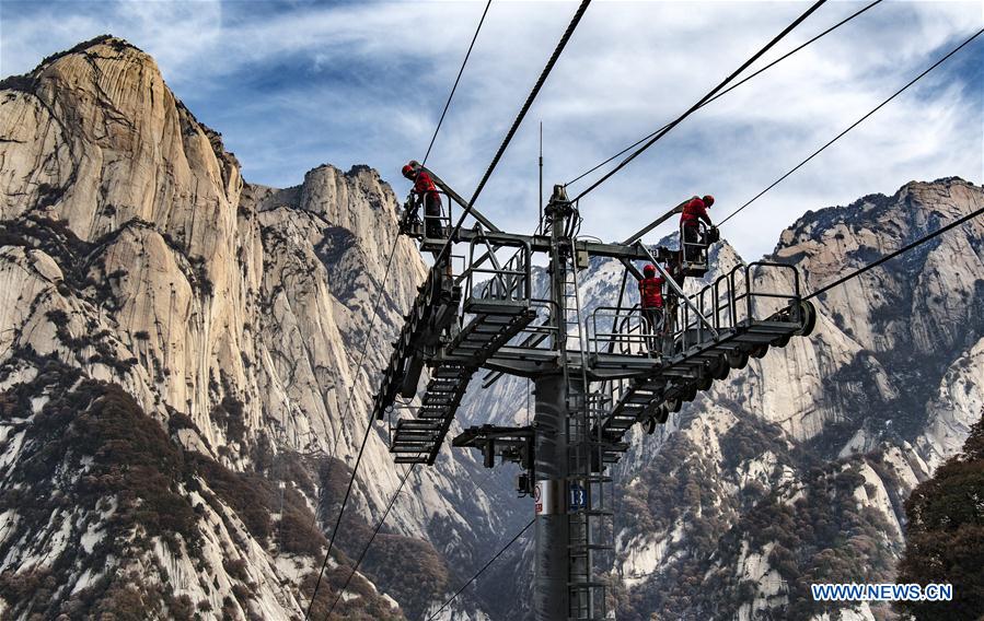 CHINA-SHAANXI-MOUNT HUASHAN-CABLEWAY MAINTENANCE (CN)