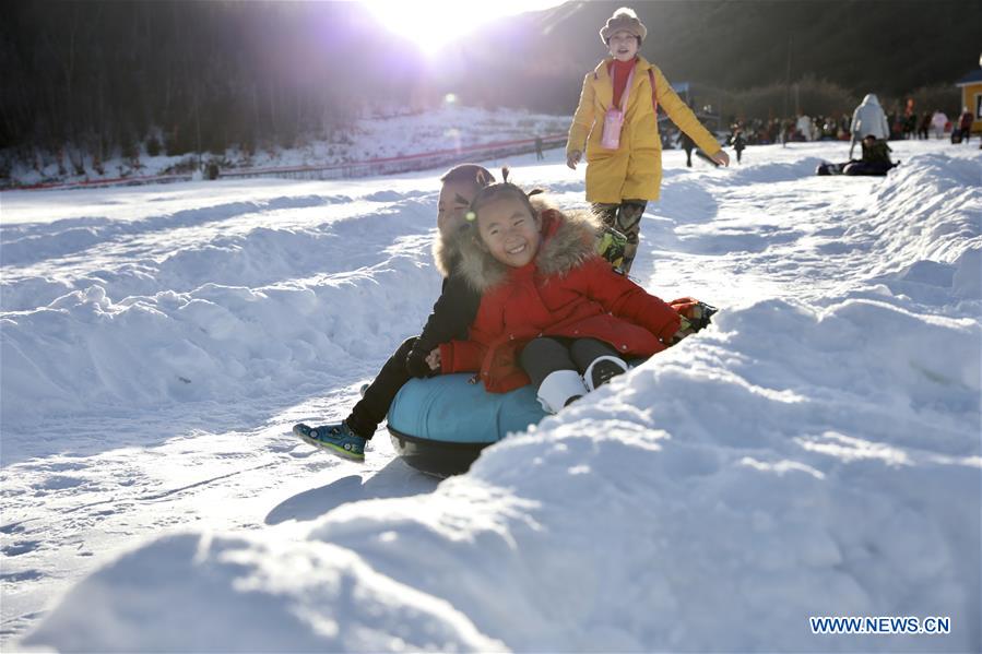 CHINA-GANSU-DINGXI-SNOW FUN (CN)