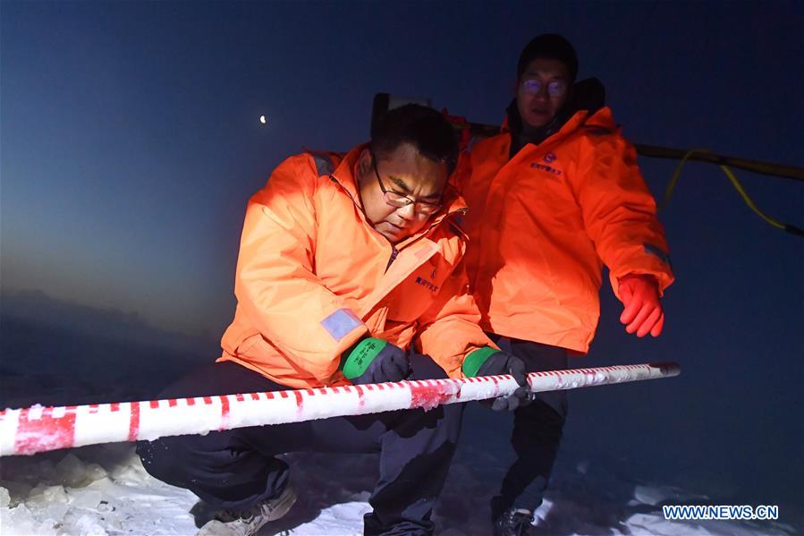 CHINA-INNER MONGOLIA-TUOKETUO-YELLOW RIVER-HYDROLOGICAL WORKERS (CN)