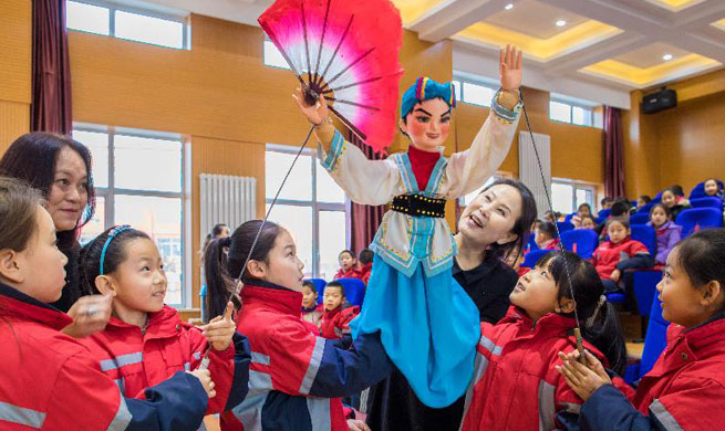 Students learn to perform puppet show in N China