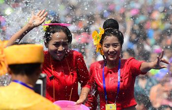 Water-sprinkling festival held in Yunnan to pray for good fortune