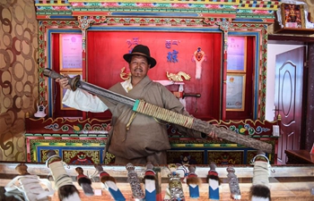 In pics: sixth-generation inheritor of Yigong Tibetan knife