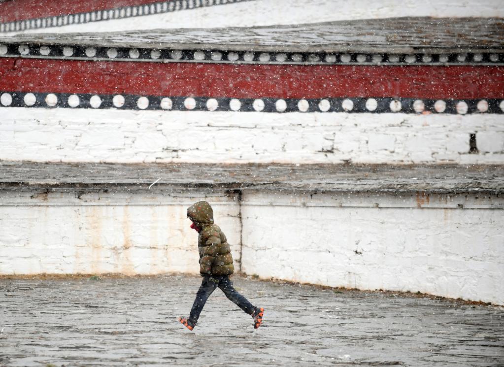 青海果洛迎來降雪