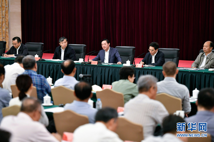 9月7日，中共中央政治局委員、中央書記處書記、中宣部部長劉奇葆在北京出席全國電視劇工作座談會并講話。 新華社記者 燕雁 攝

