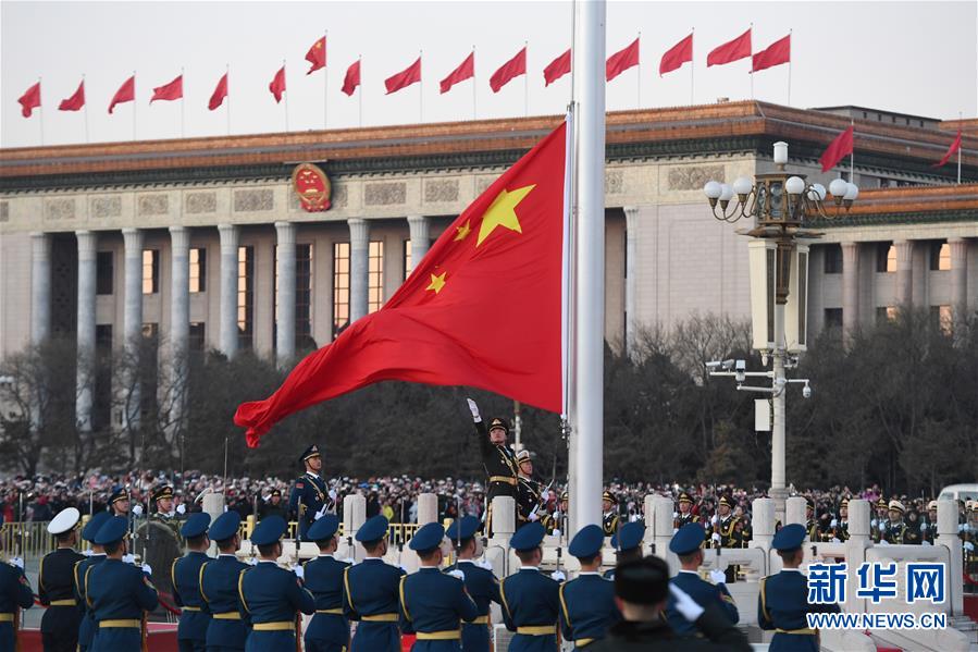 （社會）（1）人民解放軍首次執行天安門廣場升國旗任務