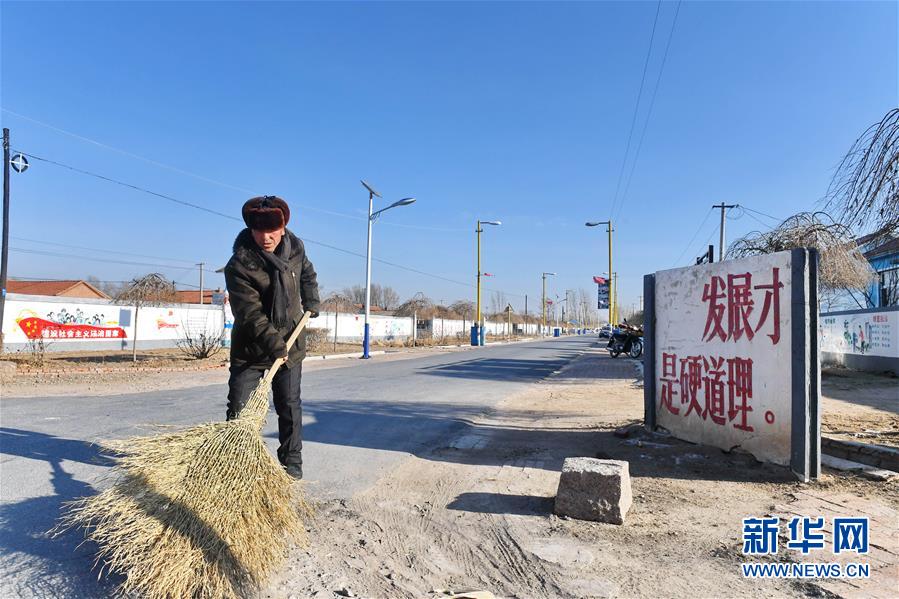 （新華全媒頭條·新時代新氣象新作為·圖文互動）（1）抬腳踏上水泥路，出門坐上公交車——我國竭力破除農村交通“最后一公里”瓶頸