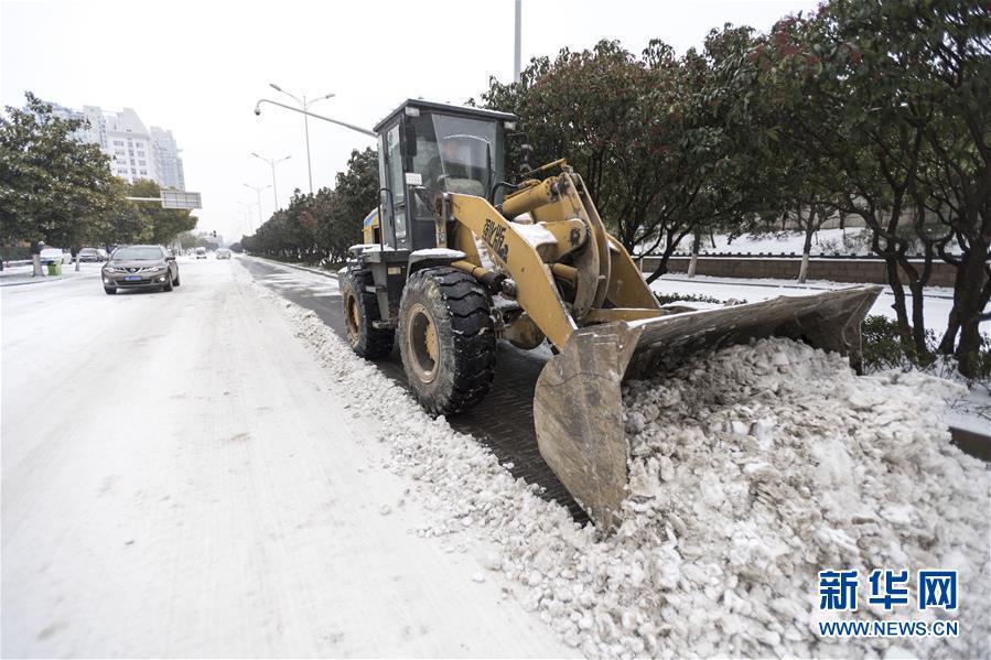 （新華全媒頭條）（9）雨雪冰凍中，他們奮力前行——基層黨員干群抗擊冰雪災(zāi)害紀(jì)實(shí)