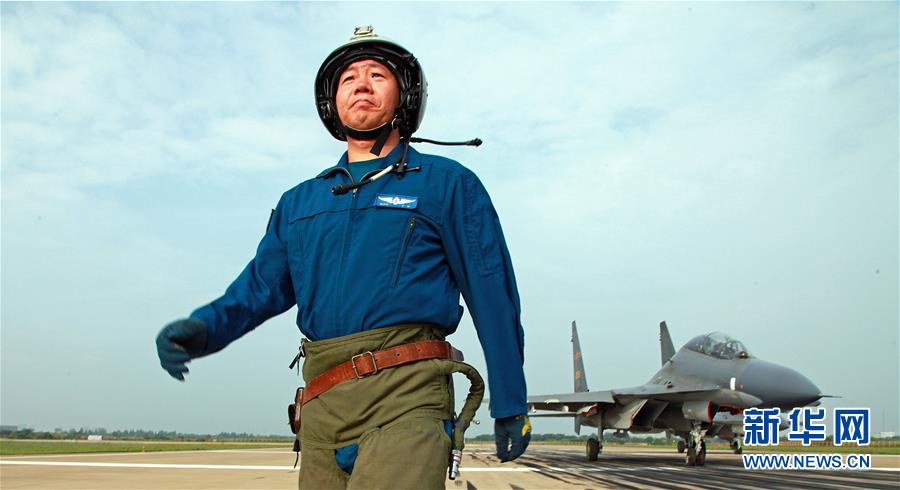 （新華全媒頭條·圖文互動）（1）戰鷹，為祖國奮飛——記空軍航空兵某旅旅長、特級飛行員郝井文