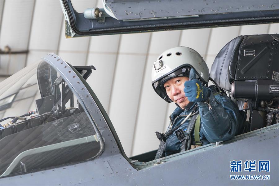 （新華全媒頭條·圖文互動）（4）戰鷹，為祖國奮飛——記空軍航空兵某旅旅長、特級飛行員郝井文