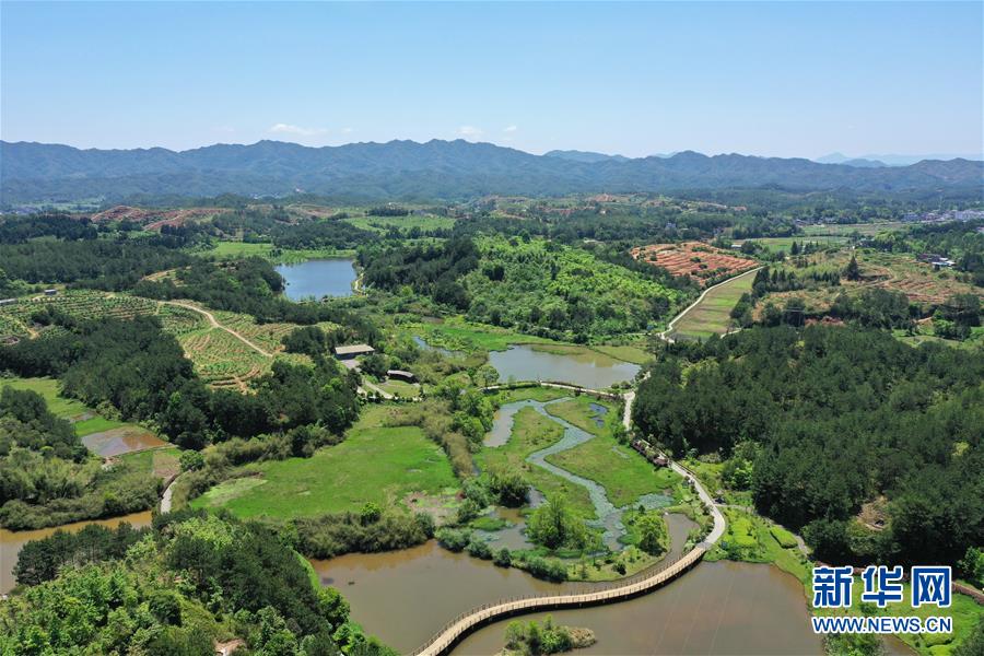 (壯麗70年·奮斗新時代·圖文互動）（2）福建長?。簱Q顏“山光水濁” 永駐綠水青山