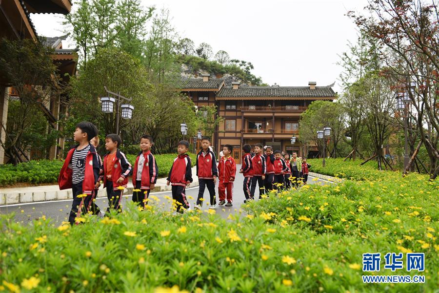 （壯麗70年·奮斗新時代·圖文互動）（6）奮進的阿妹戚托——貴州三寶彝族鄉整鄉搬遷見聞