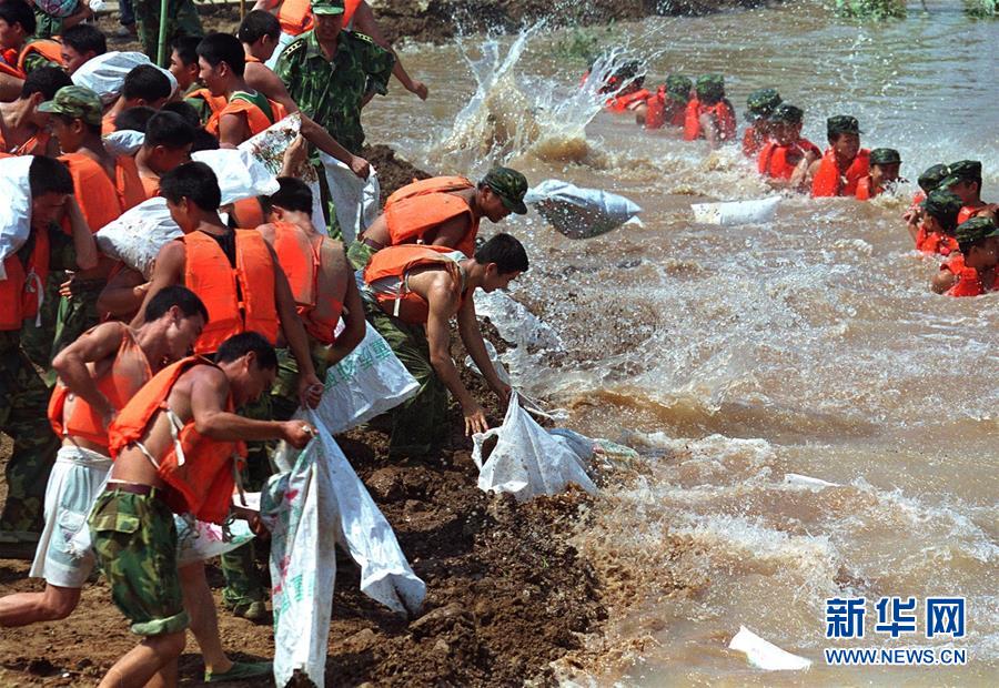 （圖文互動）（3）為了“中國號”巨輪揚帆遠航——中國共產黨領導下的人民軍隊忠于祖國、服務人民啟示錄