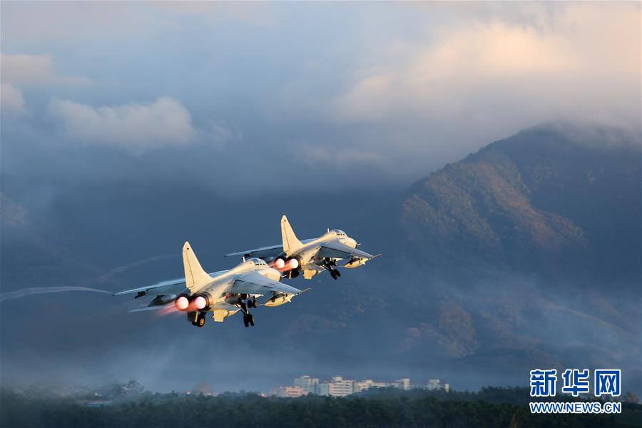 （新華全媒頭條·圖文互動）（2）沿著中國特色強(qiáng)軍之路闊步前進(jìn)——黨中央、中央軍委領(lǐng)導(dǎo)推進(jìn)國防和軍隊(duì)建設(shè)70年紀(jì)實(shí)