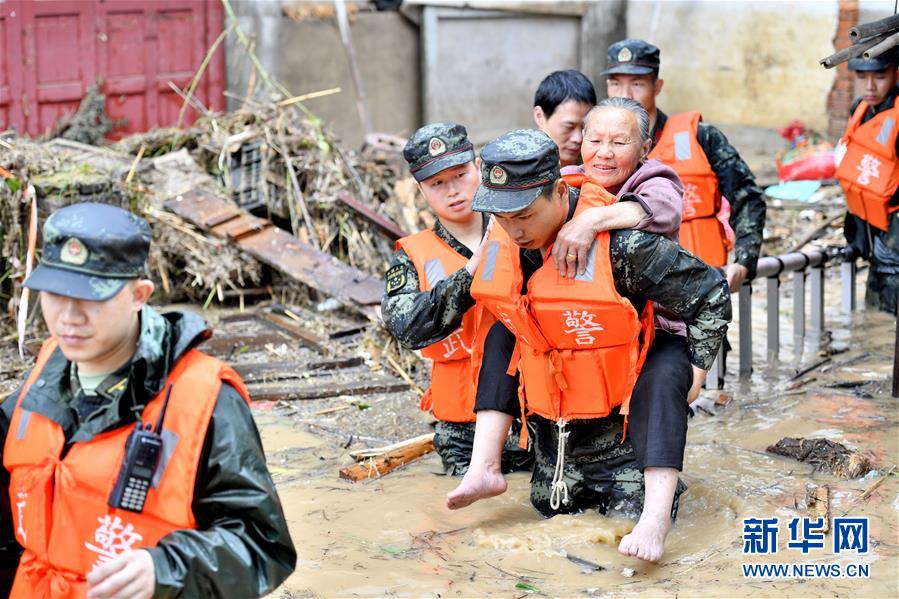 （新華全媒頭條·圖文互動）（5）沿著中國特色強(qiáng)軍之路闊步前進(jìn)——黨中央、中央軍委領(lǐng)導(dǎo)推進(jìn)國防和軍隊(duì)建設(shè)70年紀(jì)實(shí)