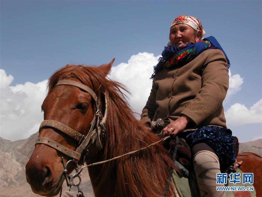 （壯麗70年·奮斗新時(shí)代——共和國榮光·圖文互動(dòng)）（3）中國，一生的守護(hù)——記“人民楷模”國家榮譽(yù)稱號獲得者布茹瑪汗·毛勒朵