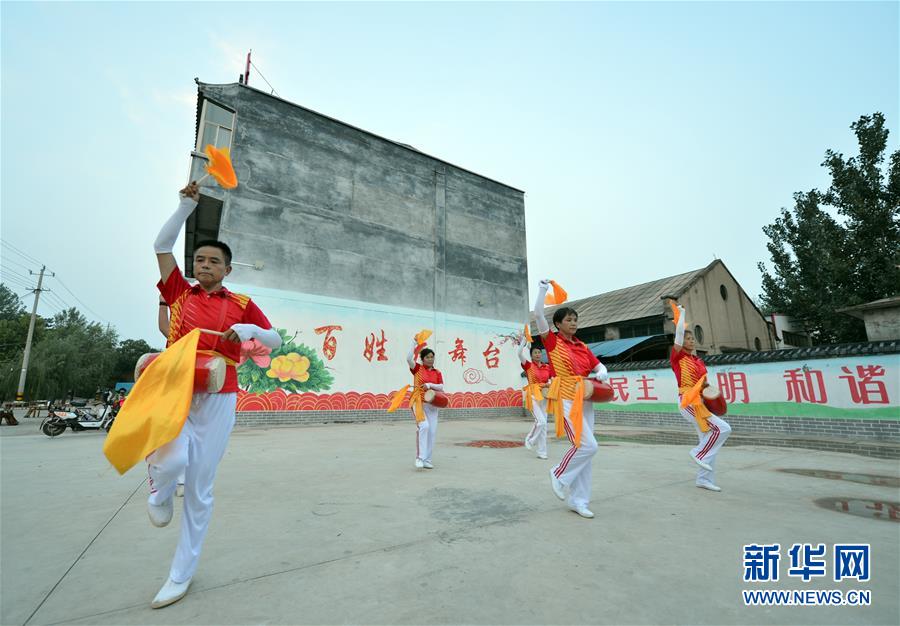 （在習(xí)近平新時(shí)代中國(guó)特色社會(huì)主義思想指引下——新時(shí)代新作為新篇章·總書(shū)記關(guān)心的百姓身邊事·圖文互動(dòng)）（4）讓鄉(xiāng)村社會(huì)既充滿活力又和諧有序——中國(guó)鄉(xiāng)村治理呈現(xiàn)新局面